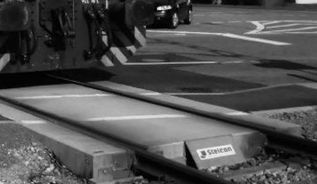 Bahnübergang und Gleistragplatten